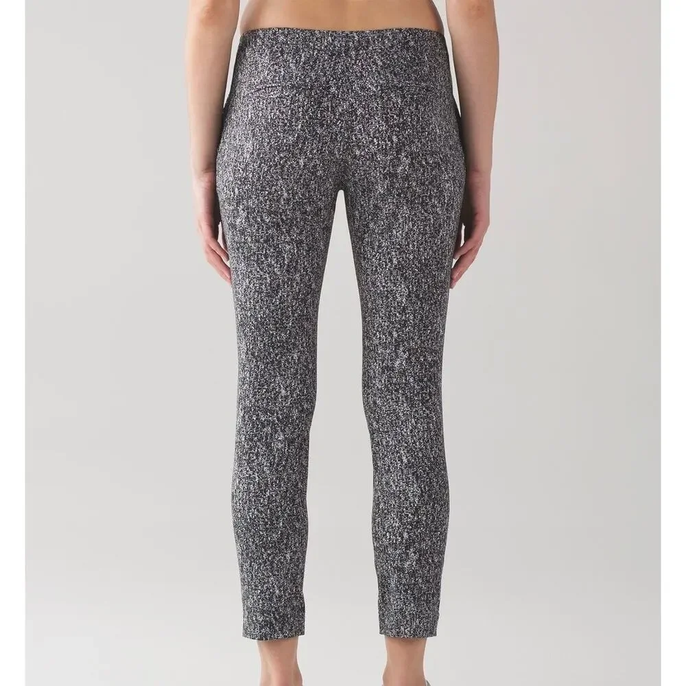 LULULEMON Jet Crop Pant Power Luxtreme Suited Jacquard Black White 4